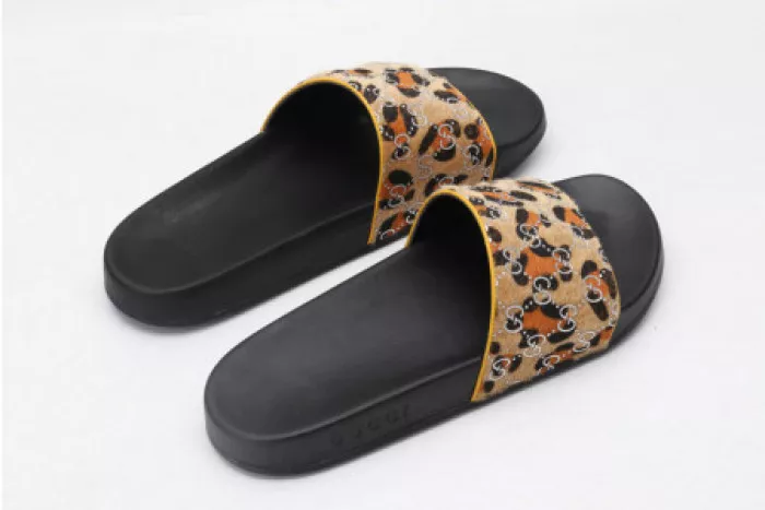 GUCC SLIPPERS LEOPARD PRINT 0115