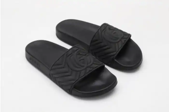 Kick Theory GUCC SLIPPERS ALL BLACK 0123