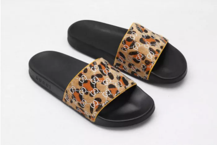 GUCC SLIPPERS LEOPARD PRINT 0115