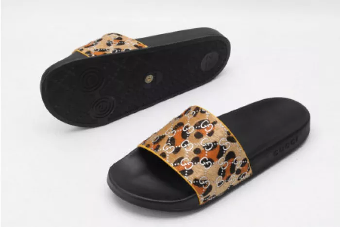 GUCC SLIPPERS LEOPARD PRINT 0115