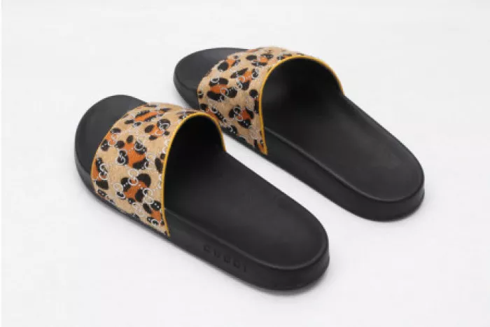 GUCC SLIPPERS LEOPARD PRINT 0115