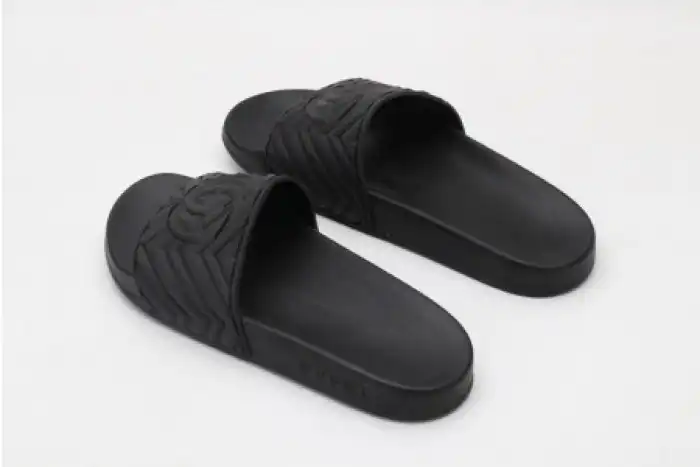 Kick Theory GUCC SLIPPERS ALL BLACK 0123